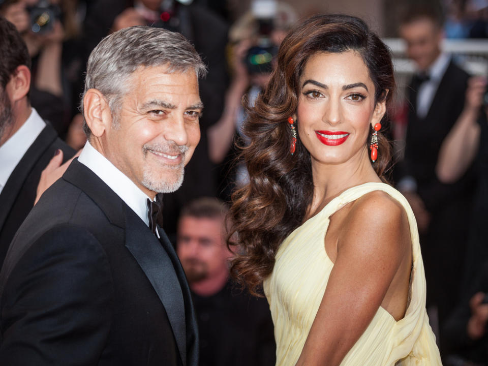 George Clooney an der Seite seiner zweiten Ehefrau Amal (Bild: taniavolobueva/Shutterstock.com)