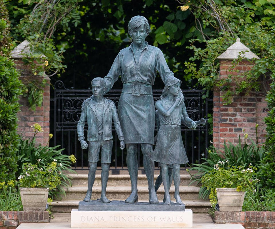 Princess Diana statue in Kensington Palace