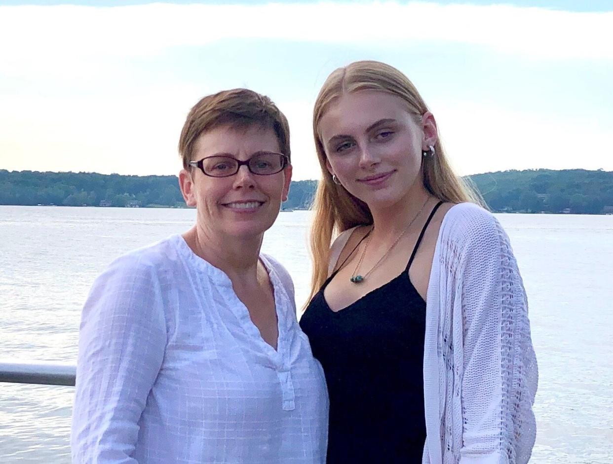 Ann Wallace with her daughter Molly on vacation in 2019. (Photo: Courtesy of Ann E. Wallace)