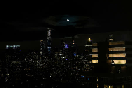 The full moon is seen ahead of a total lunar eclipse, known as the "super blood wolf moon", in the Manhattan borough of New York City, New York, U.S., January 20, 2019.REUTERS/Jeenah Moon