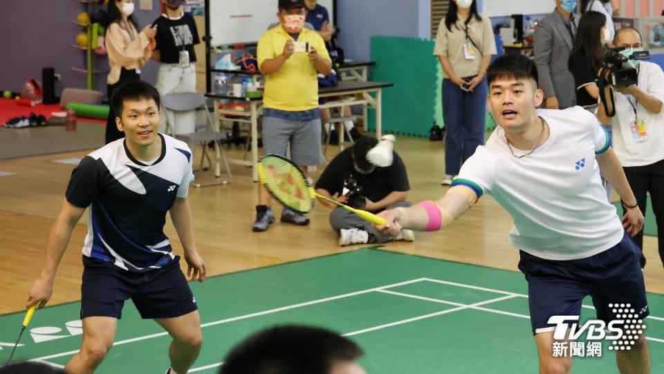 東京奧運金牌李洋、王齊麟，今天練球氣氛相當歡樂。（圖／葉志明）