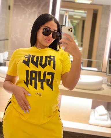 <p>Kasi Bennett Instagram</p> Kasi Bennett takes a selfie while pregnant in February 2020