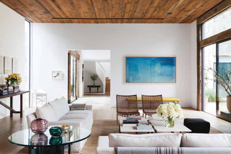 An airy Los Angeles living room painted in Benjamin Moore’s Super White.