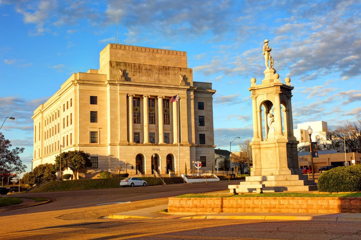 Texarkana Post Office straddles two states Texarkana, Texas