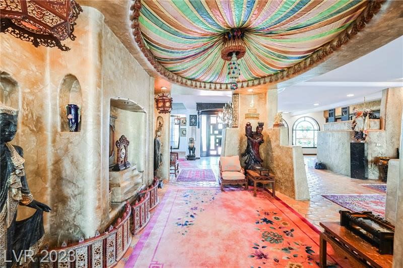 Siegfried & Roy’s Jungle Palace home in Las Vegas for sale, listed at $3 million. (Photo: Ron Miller – Zipp3D)