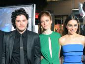 La historia de amor de Kit Harington y Rose Leslie saltó de la pantalla a la vida real y Emilia Clarke ganó dos amigos en el rodaje de la serie. La actriz que interpretó a Khaleesi estuvo en la boda de sus compañeros el año pasado. (Foto: Jeff Kravitz / FilmMagic / Getty Images).