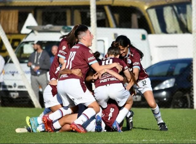 UAI Urquiza, campeón