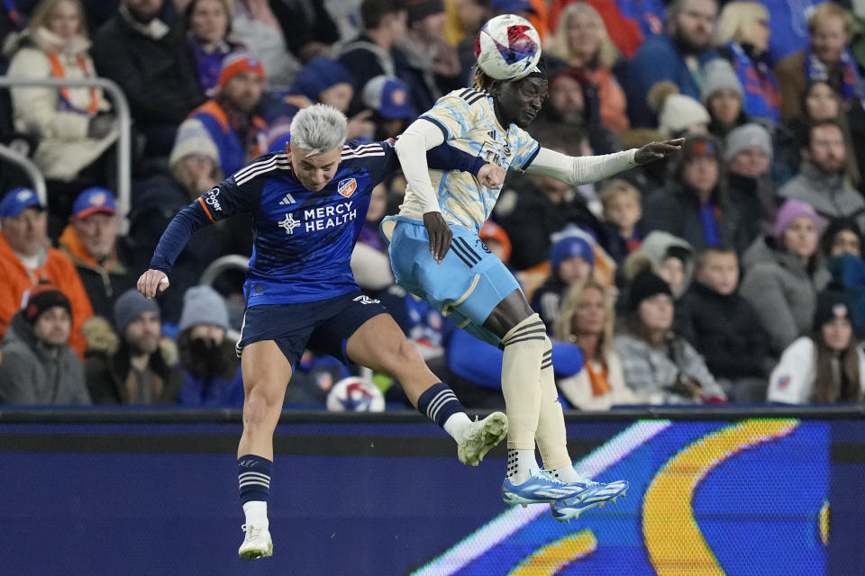 FC Cincinnati midfielder Álvaro Barreal, left, and Philadelphia Union defender Olivier Mbaizo go up for the ball during the second half of an MLS Eastern Conference semifinal soccer match, Saturday, Nov. 25, 2023, in Cincinnati. Cincinnati won 1-0. (AP Photo/Carolyn Kaster)