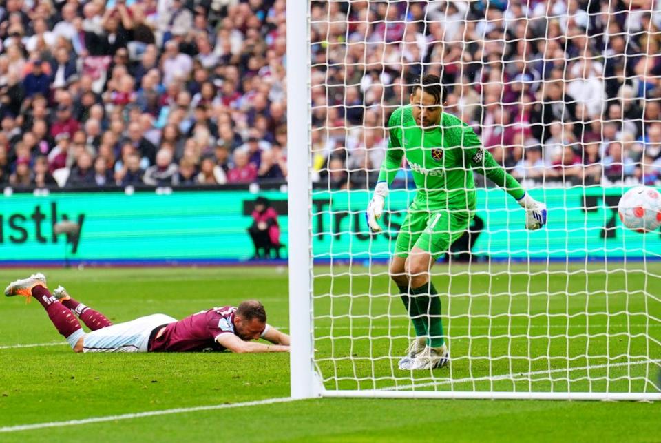 Vladimir Coufal’s (left) own goal earned Manchester City a point at West Ham (Adam Davy/PA) (PA Wire)