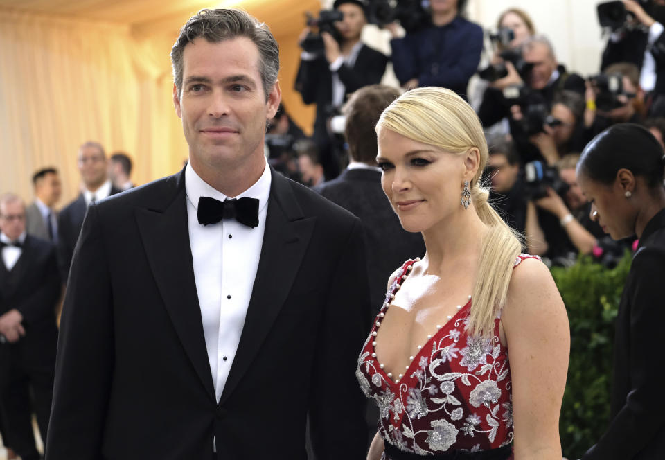 Douglas Brunt, left, and Megyn Kelly attend The Metropolitan Museum of Art's Costume Institute benefit gala celebrating the opening of the Rei Kawakubo/Comme des Garçons: Art of the In-Between exhibition on Monday, May 1, 2017, in New York. (Photo by Charles Sykes/Invision/AP)