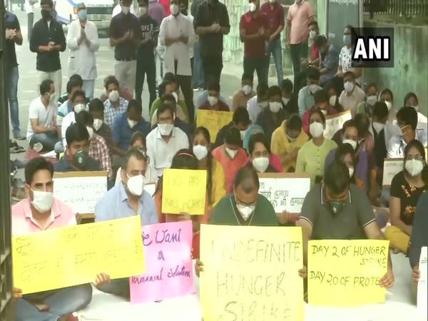 Resident doctors of Hindu Rao Hospital protesing against non-payment of salaries. (File Photo)