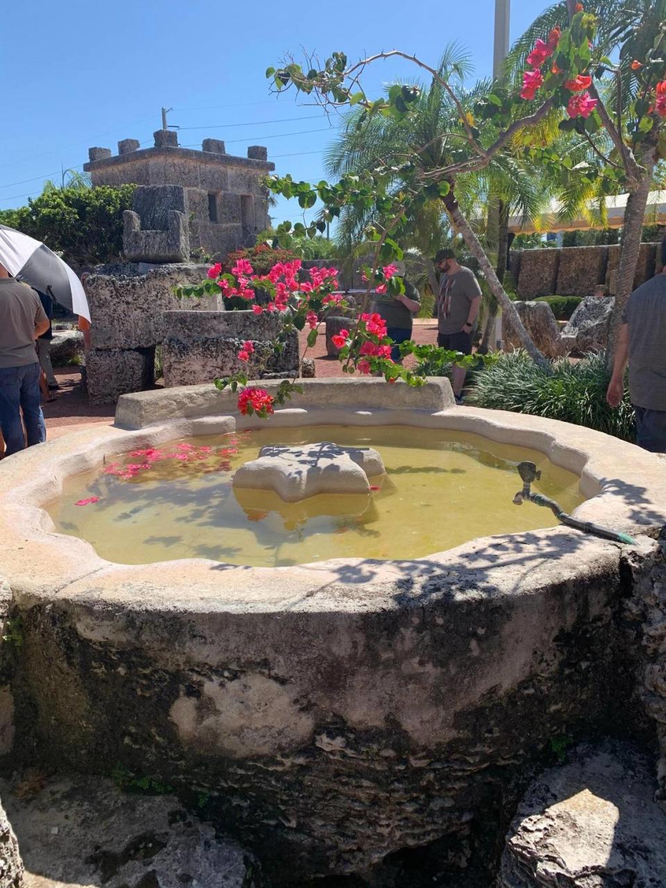 Edward Leedskalnin construyó el Castillo de Coral, un jardín de piedra, como monumento al amor.