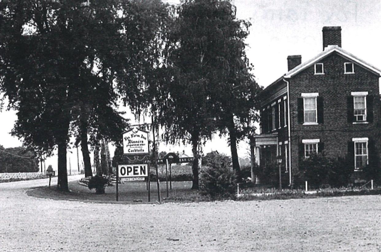 Old photos of the Scioto Valley Silver Fox Ranch and Fox Farm Inn.