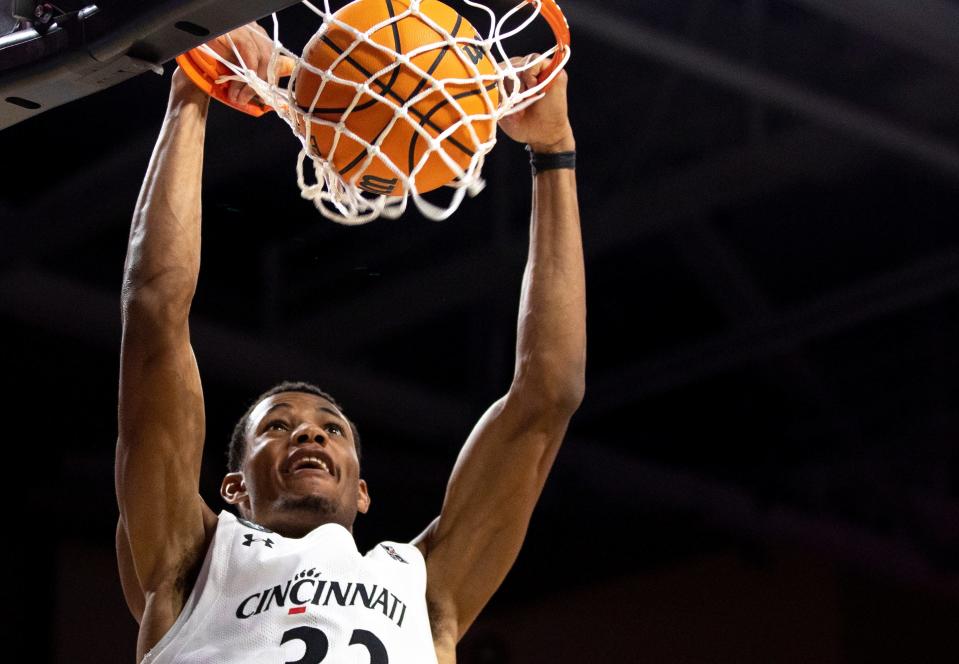 Cincinnati Bearcats forward Ody Oguama (33) dunks in the second half of the NCAA men's basketball game on Thursday, Nov. 18, 2021, at Fifth Third Arena in Cincinnati. Cincinnati Bearcats defeated Presbyterian Blue Hose 79-45. 