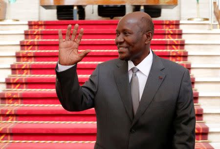 Daniel Kablan Duncan waves after the resignation of his government in the Presidential Palace in Abidjan, Ivory Coast January 9, 2017. REUTERS/Thierry Gouegnon