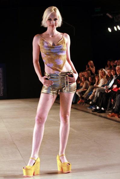 La modelo argentina sabe cómopresumir su escultural. figura. ¿Ya vieorn el short? Muy glam. ¿Y qué tal el top? ¡Un look muy osado!