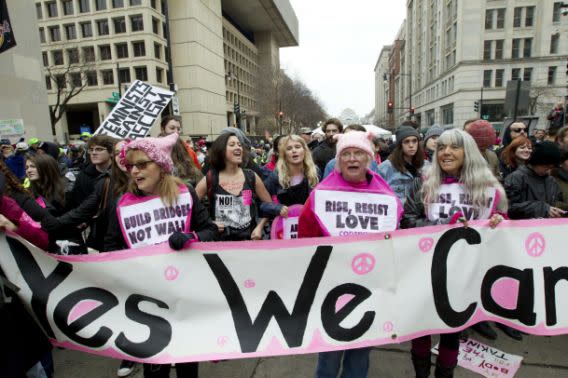 Mujeres marchan en Washington y en el resto del mundo en 1er día completo de Trump