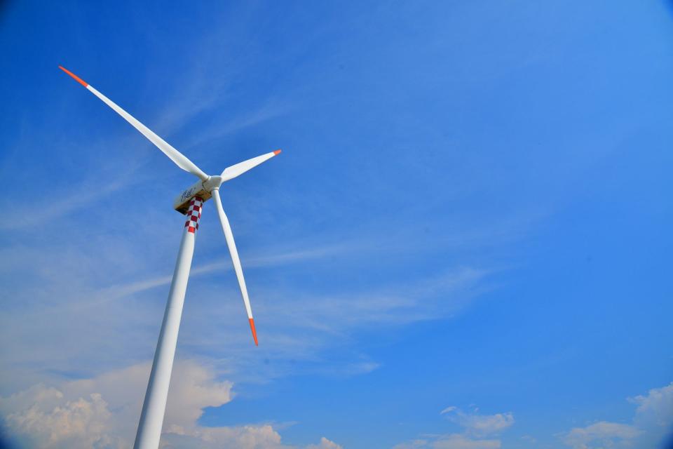 正隆是首家引進風力發電紙業公司，累計取得7,729張再生能源憑證