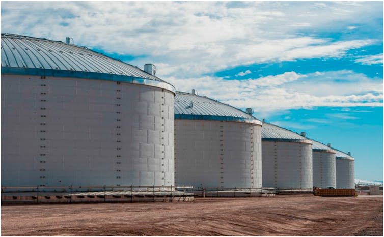 <span class="caption">Molten salt tanks for thermal energy storage in a concentrate solar power plant.</span> <span class="attribution"><a class="link " href="https://ars.els-cdn.com/content/image/1-s2.0-S1364032117307244-gr13_lrg.jpg" rel="nofollow noopener" target="_blank" data-ylk="slk:Abengoa;elm:context_link;itc:0;sec:content-canvas">Abengoa</a></span>