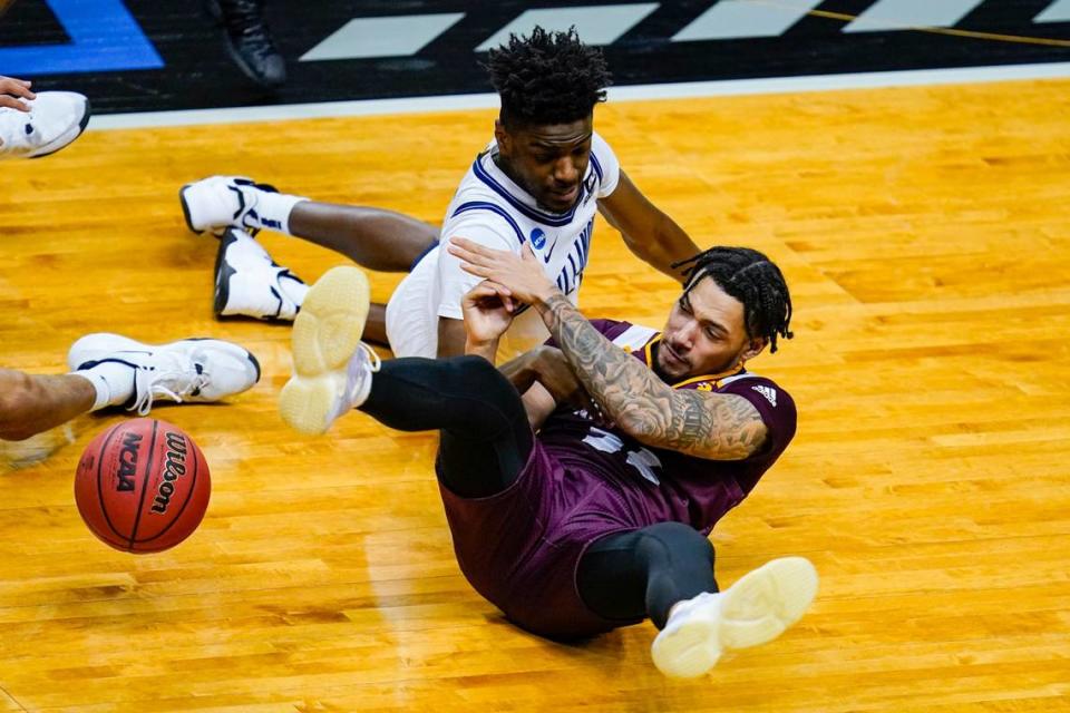 Villanova guard Bryan Antoine (1) and Winthrop guard Josh Corbin (32) go to the floor for a loose ball in the second half of a first round game in the NCAA men’s college basketball tournament at Farmers Coliseum in Indianapolis, Friday, March 19, 2021.