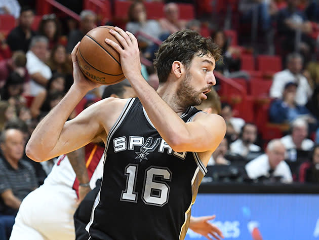 Pau Gasol goes toward the goal. (Getty Images)