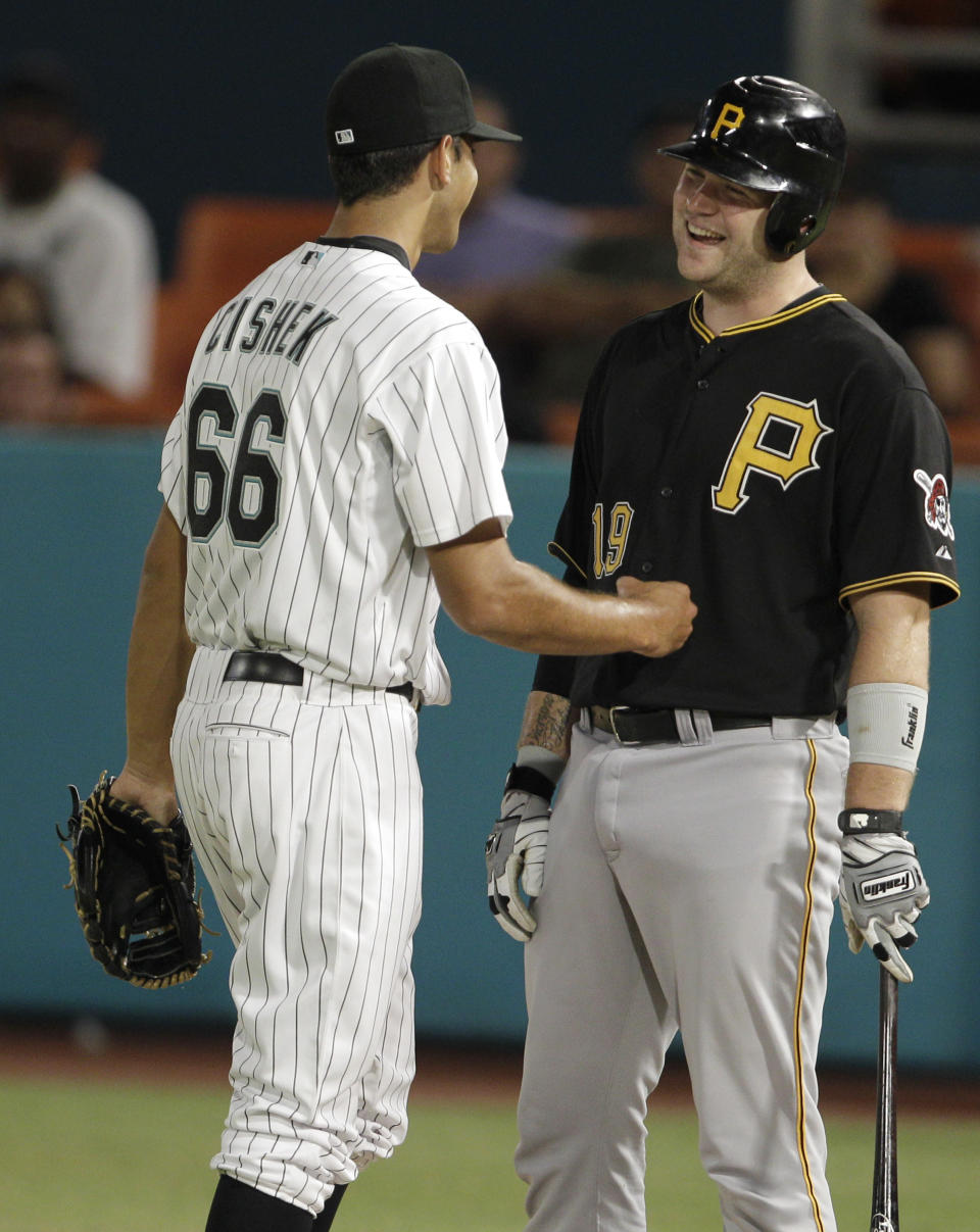 Steve Cishek（圖左）在2010年於MLB生涯初登板。（AP Photo/Lynne Sladky）