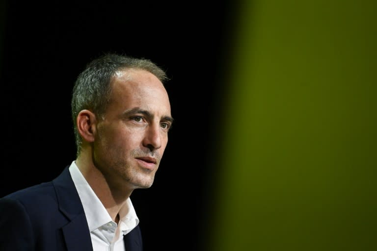 Raphaël Glucksmann, tête de liste PS-Place Publique aux européennes, lors d'un meeting à Saint-Herblain, près de Nantes, le 13 avril 2024 (Sebastien SALOM-GOMIS)