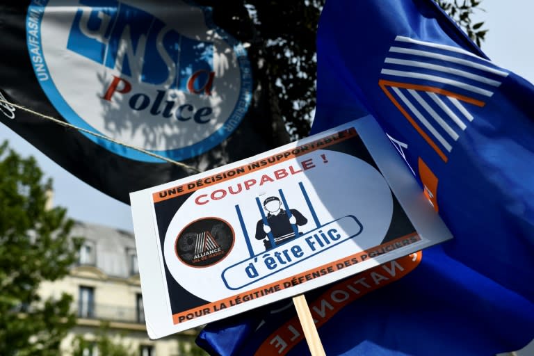 Manifestation de policiers à Paris, le 2 mai 2022 (AFP/STEPHANE DE SAKUTIN)