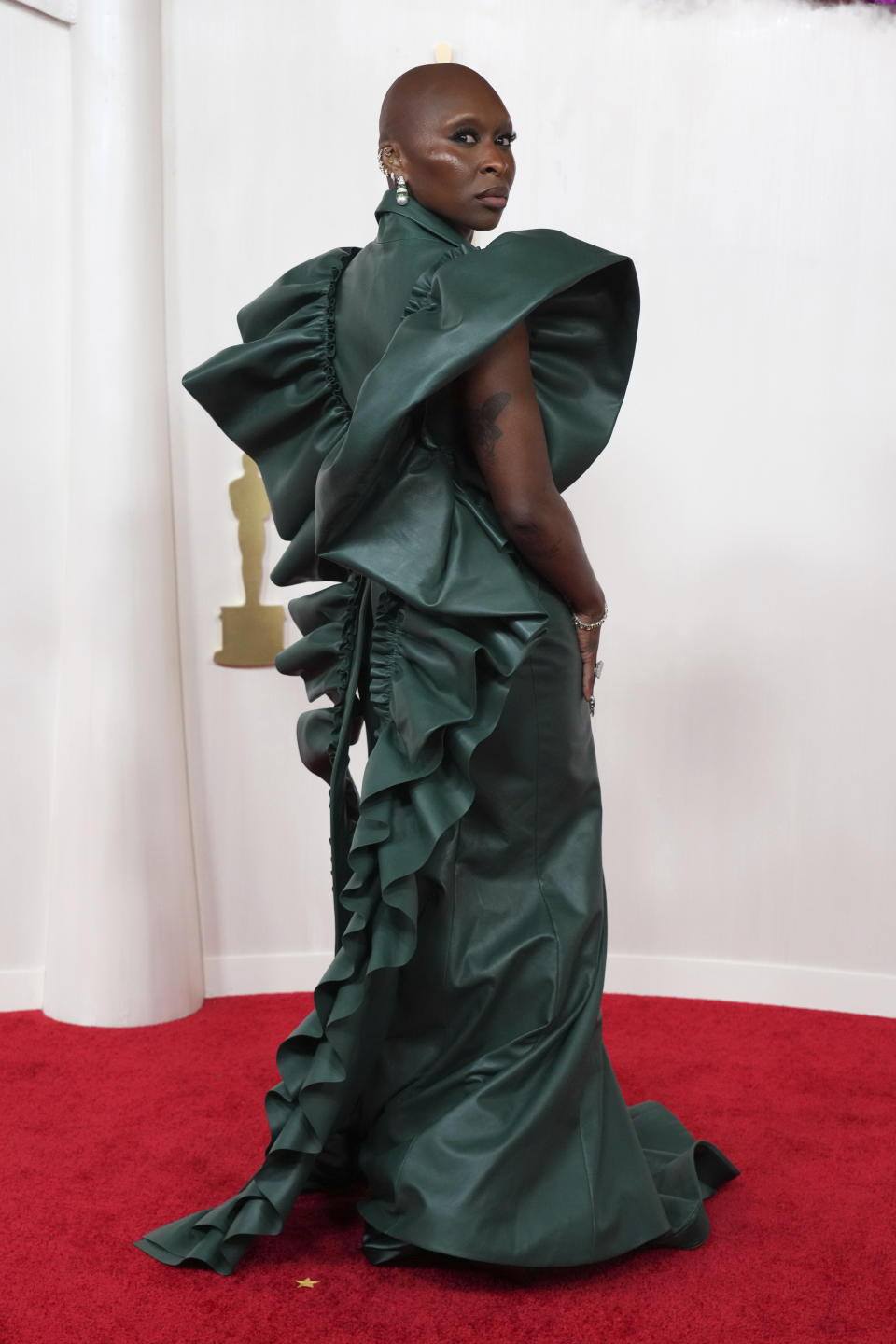 Cynthia Erivo llega a los Oscar el domingo 10 de marzo de 2024, en el Teatro Dolby en Los Ángeles. (Foto Jordan Strauss/Invision/AP)