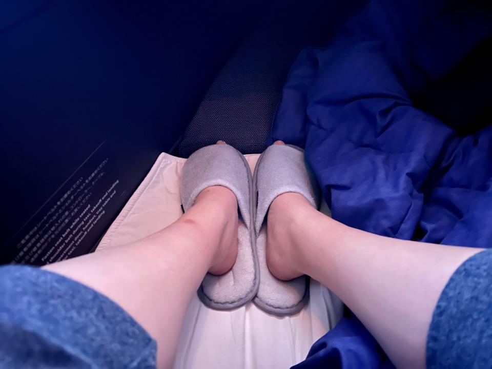 The author's feet on the seat in lie-flat mode.