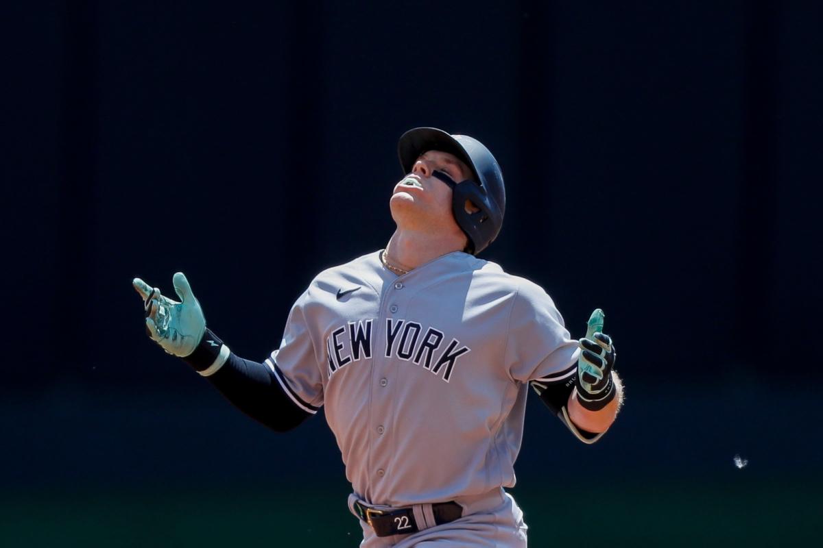 WATCH: Aaron Boone gets aggressive after a call by the umpire