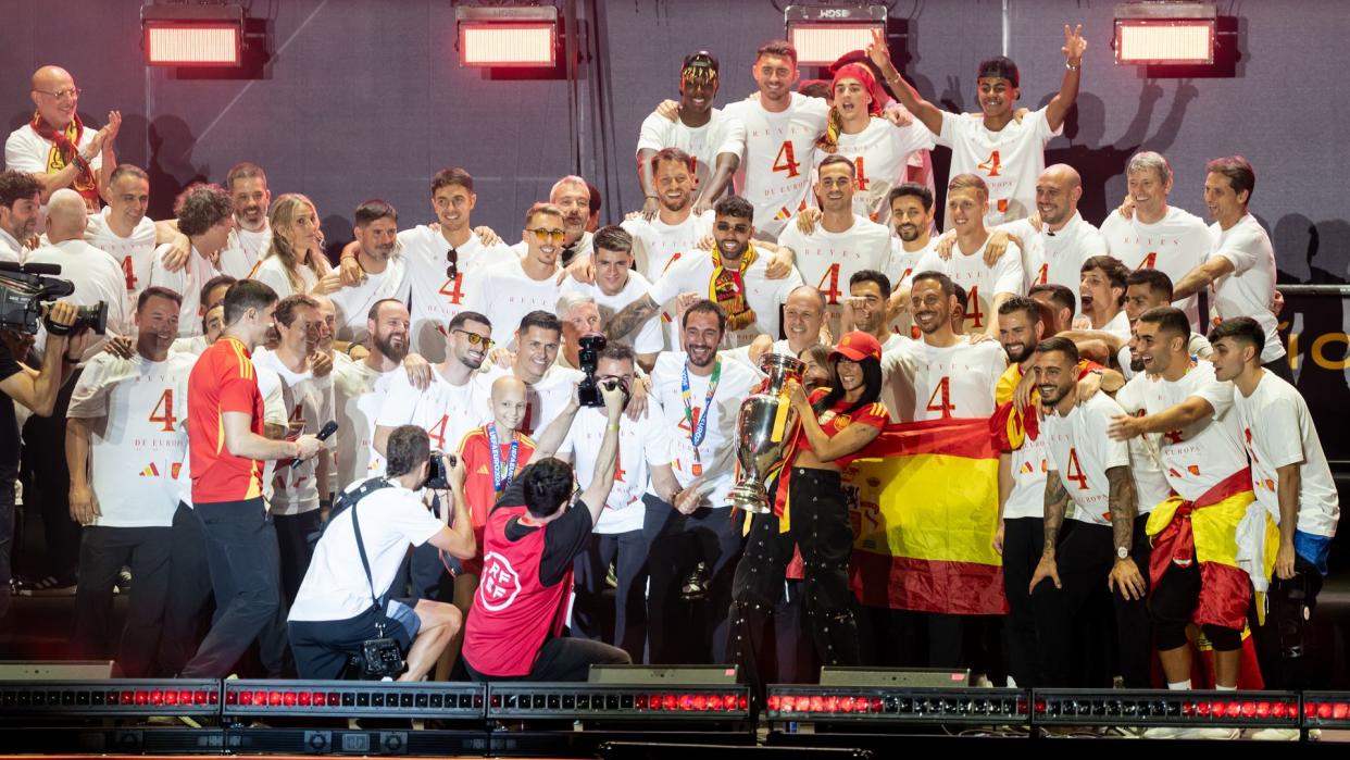 Aitana en la celebración de La Roja en Cibeles tras ganar la Eurocopa