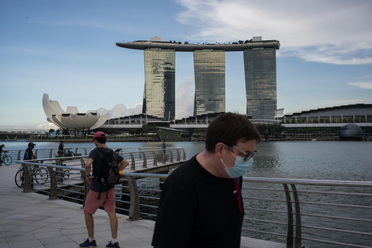 SINGAPORE - 2020/05/16: People are seen at the Merlion Park, a major tourist destination in Singapore, amid Coronavirus (COVID-19) crisis. Singapore has so far confirmed 27,356 coronavirus cases, 22 deaths and 8,342 recovered, based on the latest update by the country's Ministry of Health. (Photo by Maverick Asio/SOPA Images/LightRocket via Getty Images)