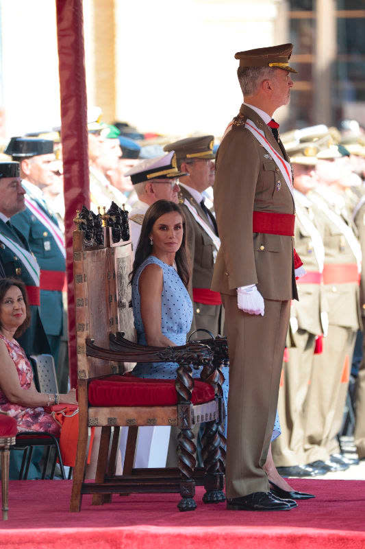 Los reyes Felipe y Letizia en la jura de bandera de su hija