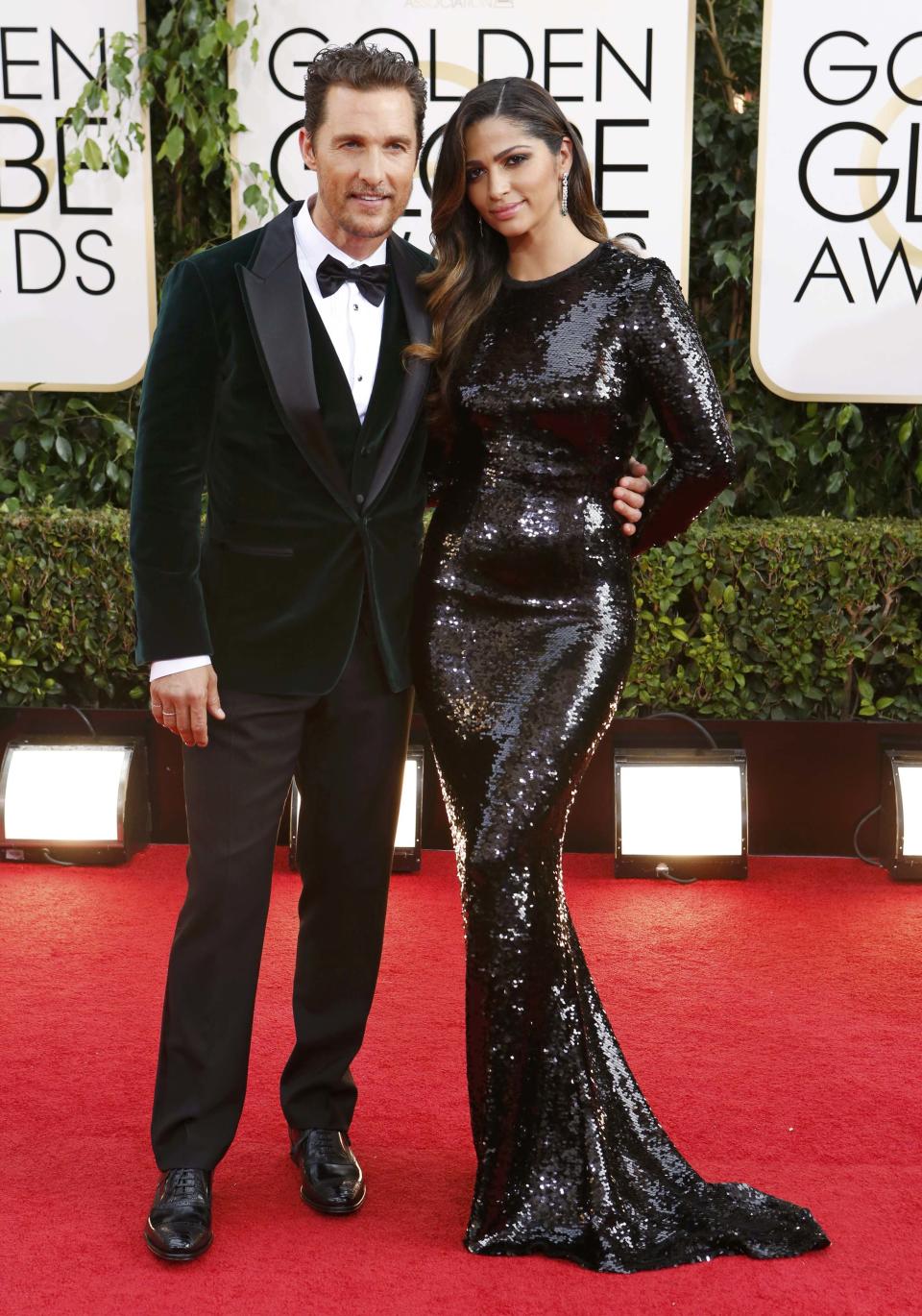 Actor Matthew McConaughey from the film "The Dallas Buyers Club" arrives with Camila Alves at the 71st annual Golden Globe Awards in Beverly Hills, California January 12, 2014. REUTERS/Mario Anzuoni (UNITED STATES - Tags: Entertainment)(GOLDENGLOBES-ARRIVALS)