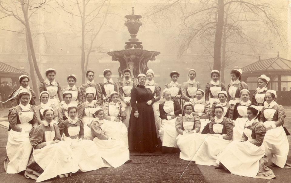 Formal group of Sisters and Matron Isla Stewart by the Fountain, c.1902-8.: Formal group of Sisters and Matron Isla Stewart by the Fountain, c.1902-8. (Barts Health NHS Trust Archives)