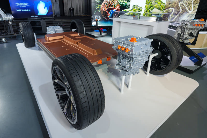 Honda與GM合作，於2024年於北美推出兩款搭載BEV3平台與Ultium電池電動車。