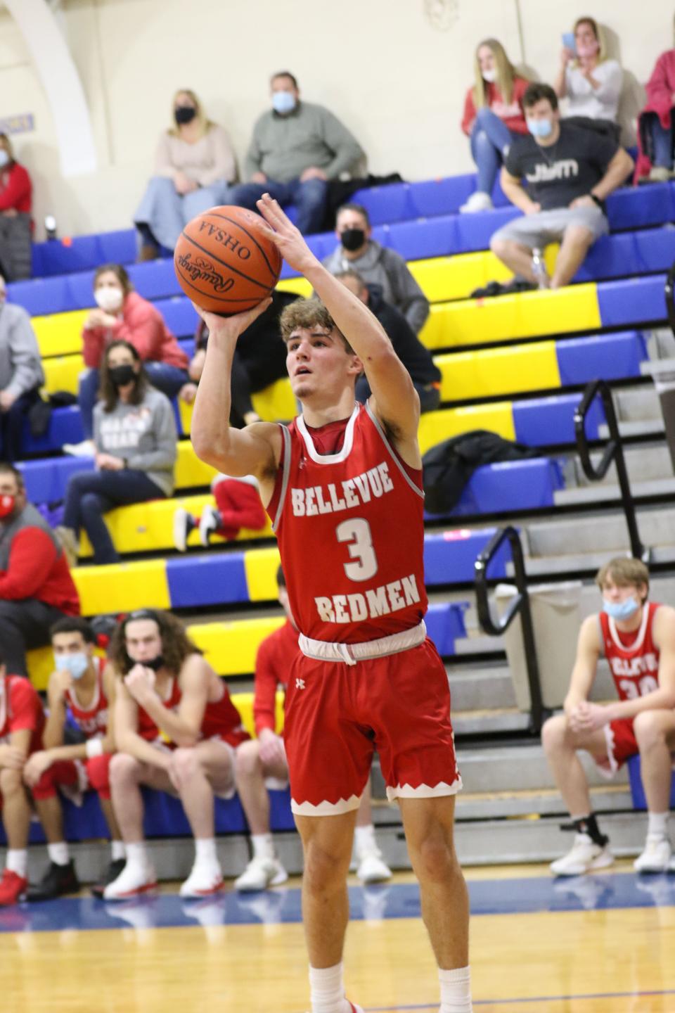 Bellevue's Tyler Ray shoots a jump shot.