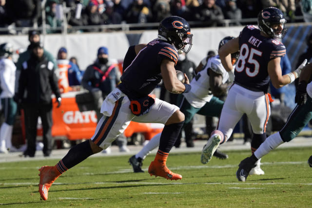 Chicago Bears quarterback Justin Fields talks the snap from center during  an NFL football game against the Miami Dolphins Sunday, Nov. 6, 2022, in  Chicago. (AP Photo/Charles Rex Arbogast Stock Photo - Alamy