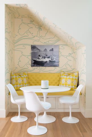 14 Beautiful Spaces That Prove Dining Room Wallpaper Can Look Fresh and ...