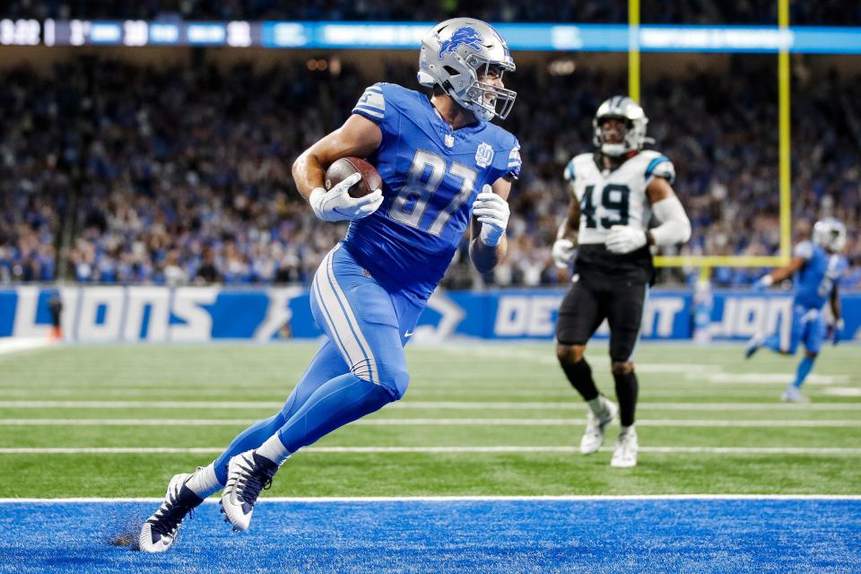 Lions tight end Sam LaPorta makes a catch for a touchdown against the Panthers during the first half on Sunday, Oct. 8, 2023, at Ford Field.