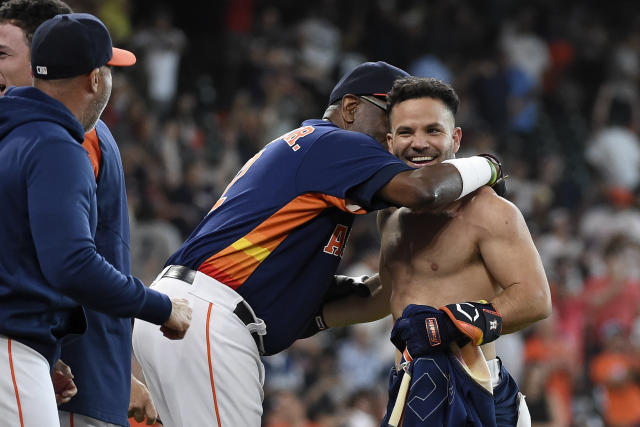 Altuve's HR in 9th Sends Astros to World Series Over Yankees - Bloomberg