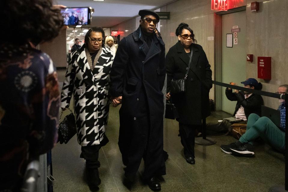 Actor Jonathan Majors, center, arrives at court for a trial on his domestic violence case, Monday, Dec. 4, 2023, in New York. (AP Photo/Yuki Iwamura)