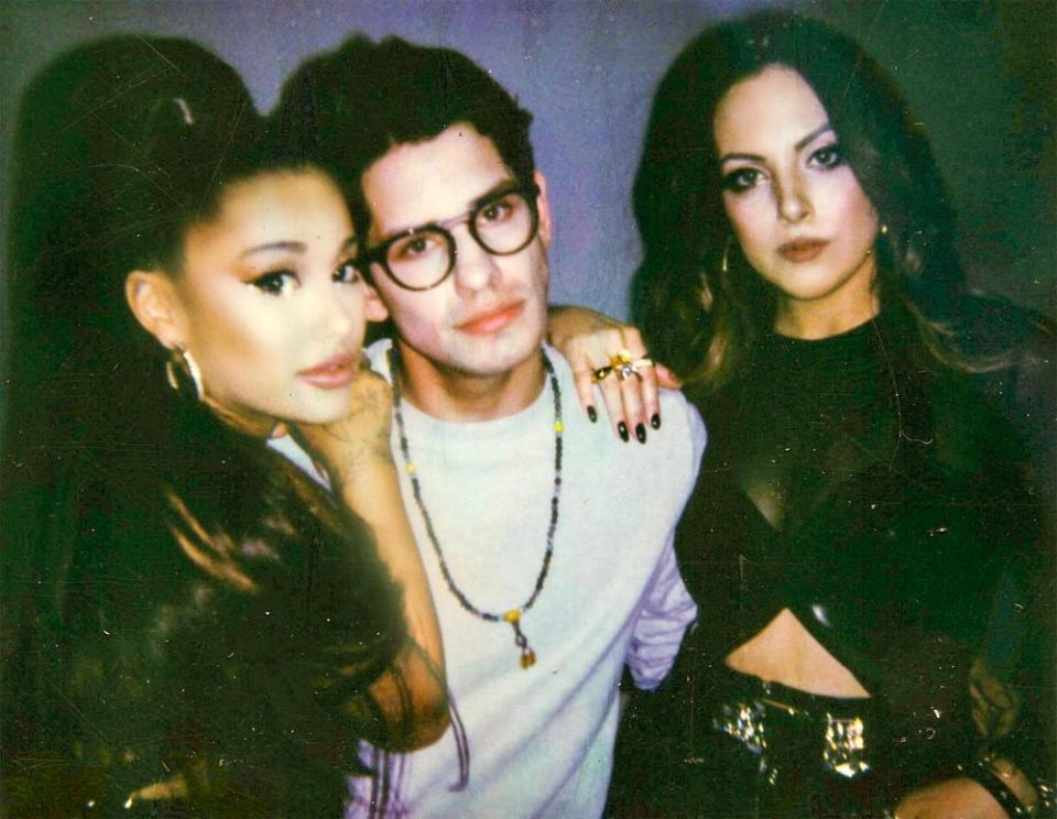 960px x 744px - Ariana Grande stages a Victorious reunion with Liz Gillies and Matt Bennett  at her Atlanta show