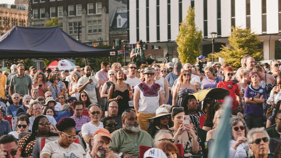 The crowd grows on Parcel 5 during the 2022 CGI Rochester International Jazz Festival/.