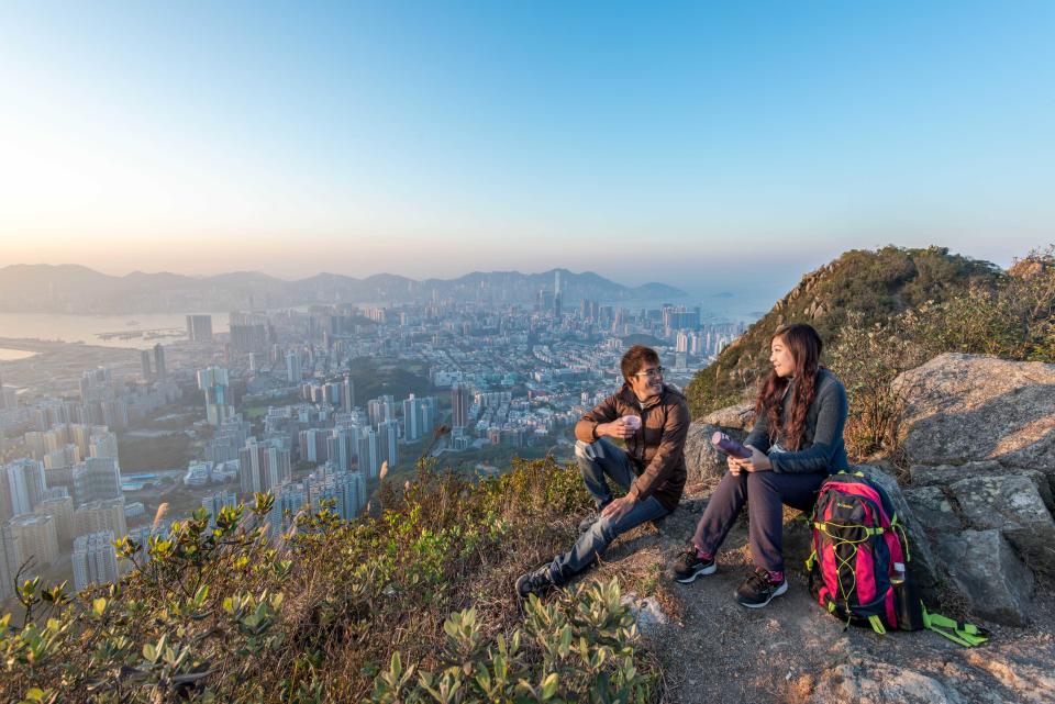 獅子山睇日出路線推介！迎接2023第一個晨曦 落山必食暖胃沙煲早餐丨附交通及餐廳推薦