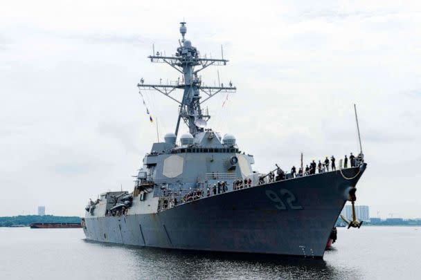 PHOTO: The guided-missile destroyer USS Momsen prepares to pull into Singapore for a regularly scheduled port visit. (U.S. Navy)