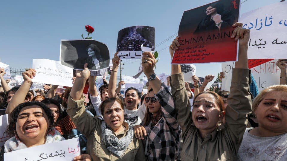 Continúan las protestas por el asesinato de la joven Mahsa Amini en Irán; reportan 35 muertos