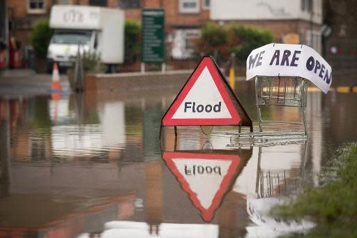 Una señal advierte del peligro por las inundaciones en la localidad inglesa de Upton Upon Severn el 4 de enero de 2014 (AFP/Archivos | Leon Neal)