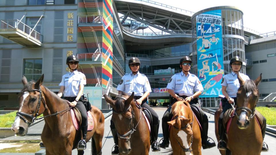 新北市政府警察局打破單位間的本位主義，騎警隊將在世大運賽事場館周邊的警戒區巡邏。（圖／新北市政府警察局提供）